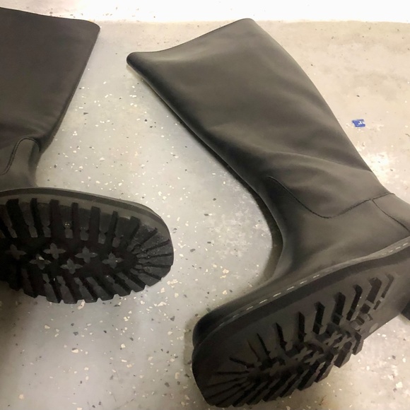 VINCE CAMUTO LUG-SOLE BOOT - Picture 6 of 8